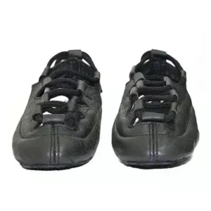 Irish dance pumps with suede sole and flexible design